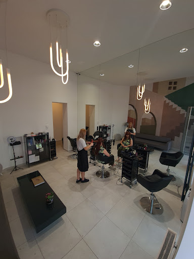 BACKSTAGE FRISEUR – Vienna