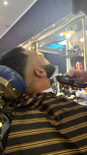 Paphaarazzi Cuts – Schwaz