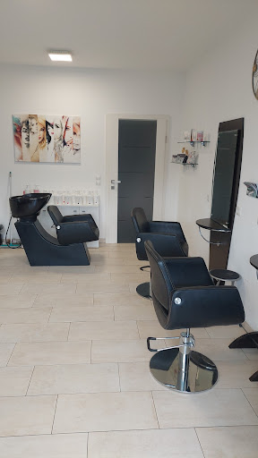 Schnittstelle Friseur – Au an der Donau