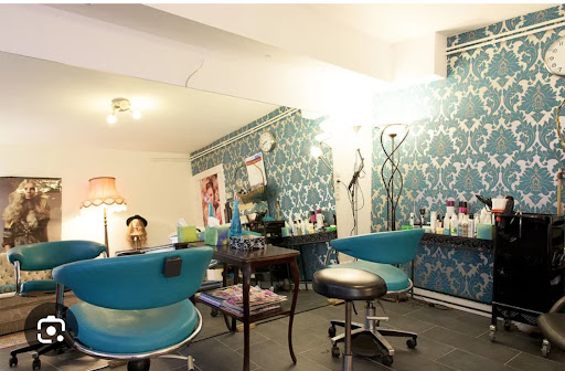 Alev Tan Friseurmeisterin Lindensaloon – Hamburg