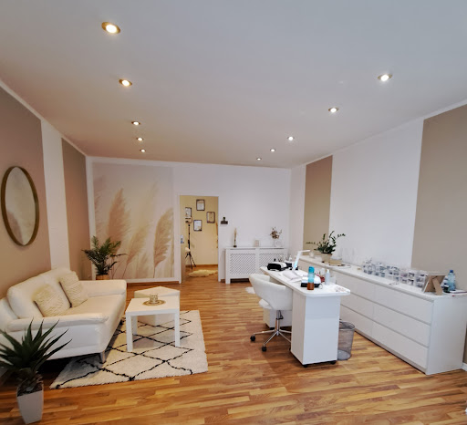 Beauty Lounge by Sabine.,Haarentfernungs-Spezialistin – Knittelfeld