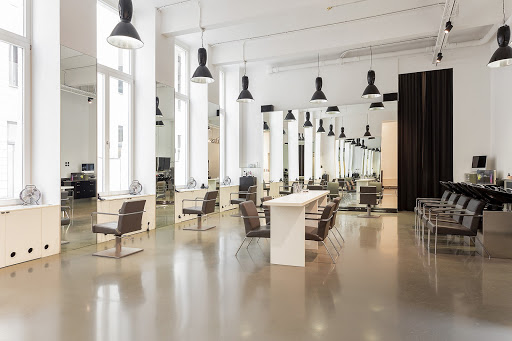 Bertram K [PhD] – Private Hairdressing – Vienna