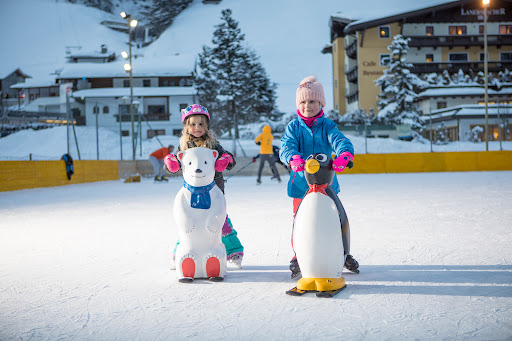 Eislaufplatz und Eisstockbahnen Tux-Lanersbach – Tux