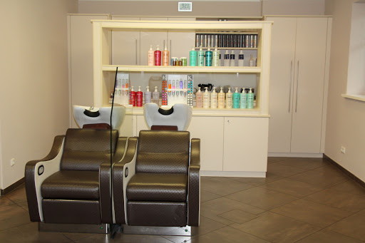 Friseur ML-Hairstyle – Lilli Angermeier in Wackersberg / Bad Tölz. Spezialisiert in Extensions/Haarverlängerung, Blond – Wackersberg