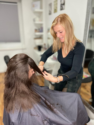 Friseurin Fesch mit Gerti Amstetten/Winklarn, Farb- und Stilberatung – Winklarn