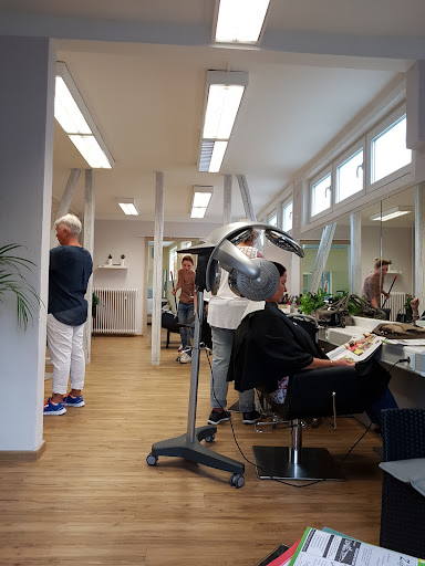 Frisuren-und Wellness-Center – Kreuztal
