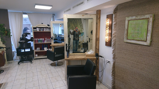 H L Haar Salon by Lea Hilber – Hall in Tirol