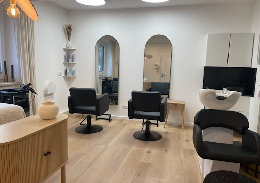 Julia Kolla • Friseurin / Wimpernstylistin – Kremsmünster