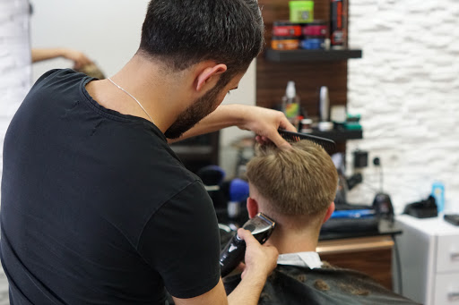 Mr & Mrs Damen -und Herrenfriseur (The BARBER) – Hall in Tirol