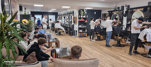 Prinz Barbershop & Friseur Wiener Neustadt am Bahnhof – Wiener Neustadt