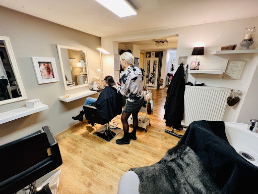 Simone Erner | Haare & Kosmetik | Haarverlängerung – Windorf
