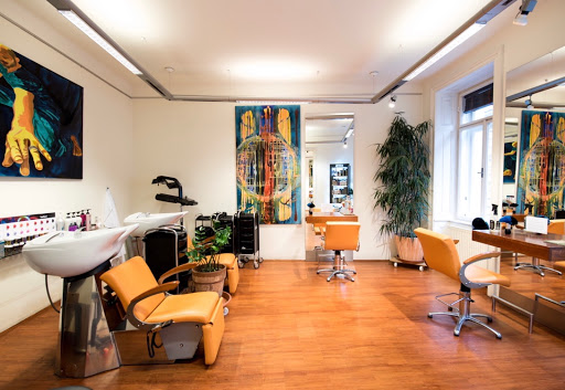 Stufenschnitt Damen- & Herrenfriseur – Vienna
