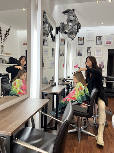 The Hairline by Tanja Schneider – Wiener Neudorf